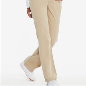 Women’s Aeropostale classic khaki pants.Like new. Never worn. Size 7/8 Long.